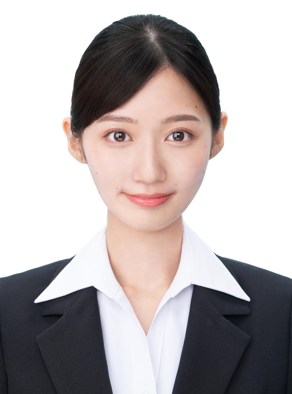 女子就活生のプロがヘアメイクして、撮影指導をした証明写真のアフター