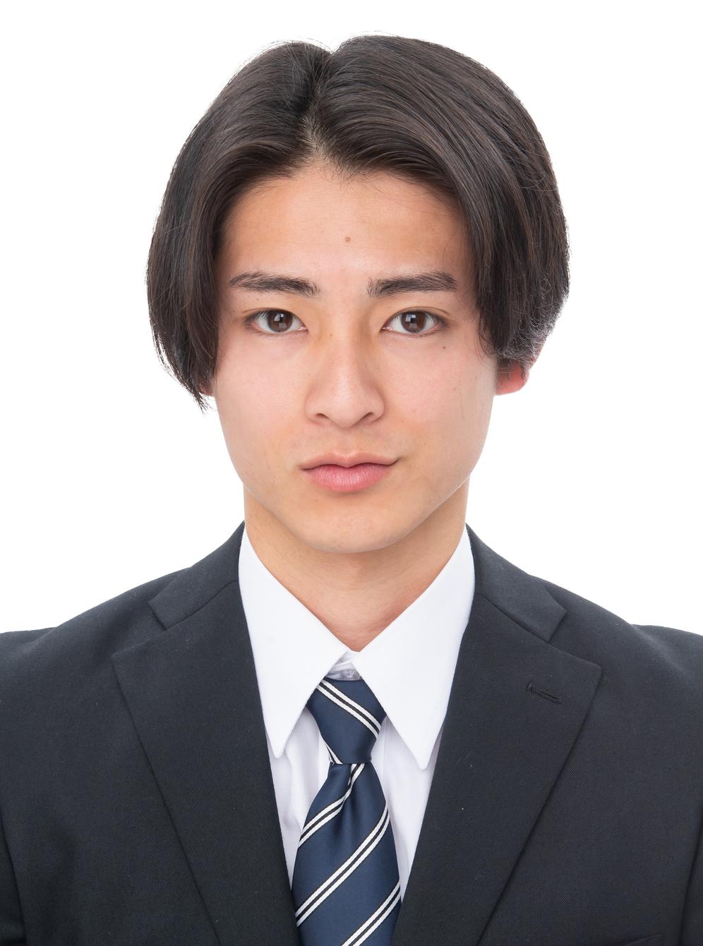 男子就活生の証明写真のビフォー