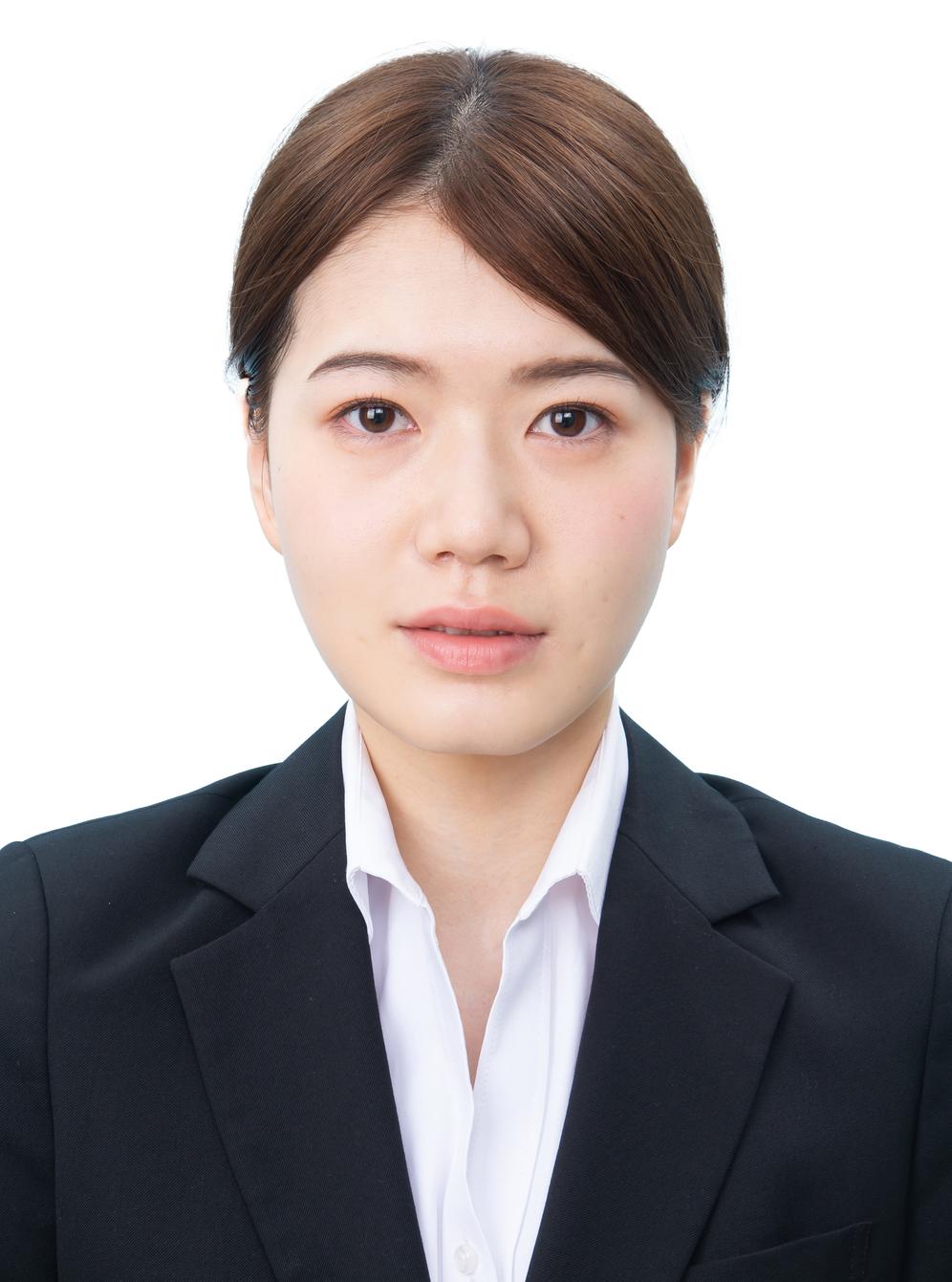 女子就活生の証明写真のビフォー