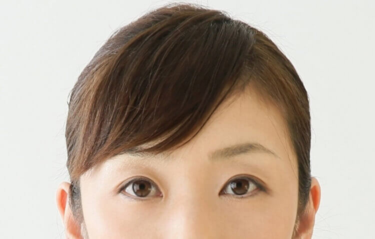 就活写真に適した女性の前髪の流し方とは?セット方法や注意点を解説1