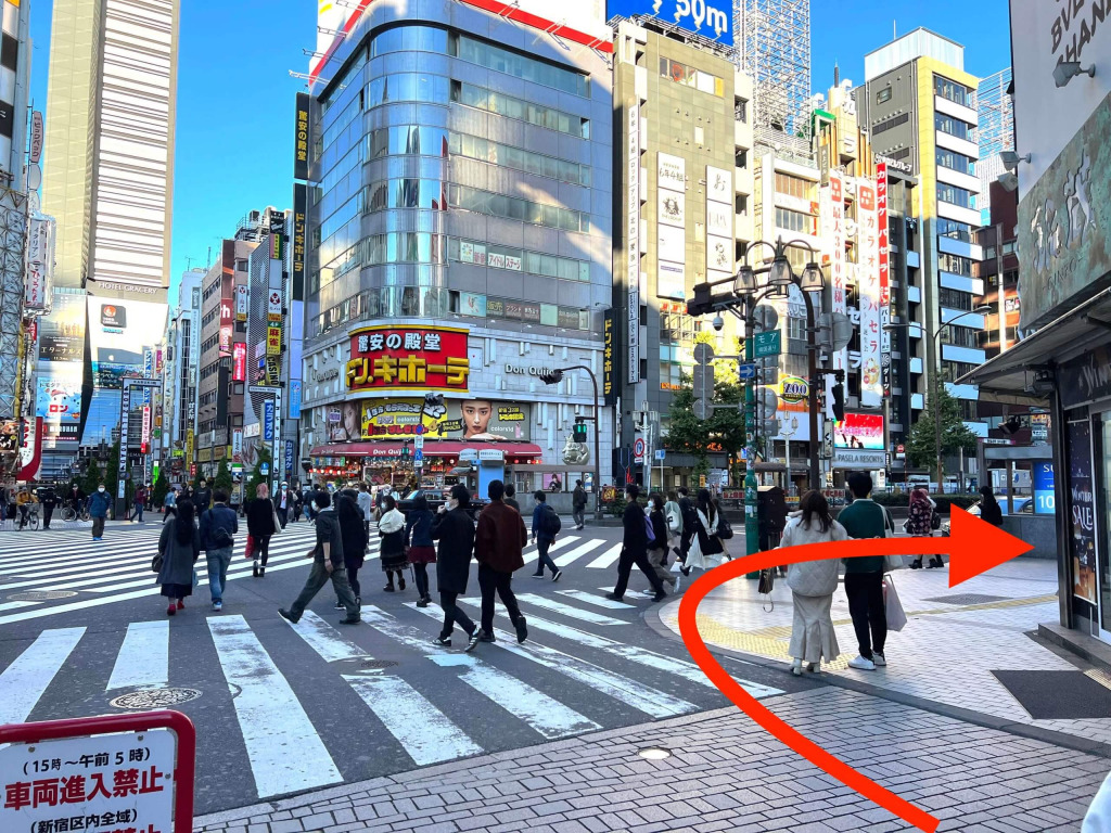 JR新宿4