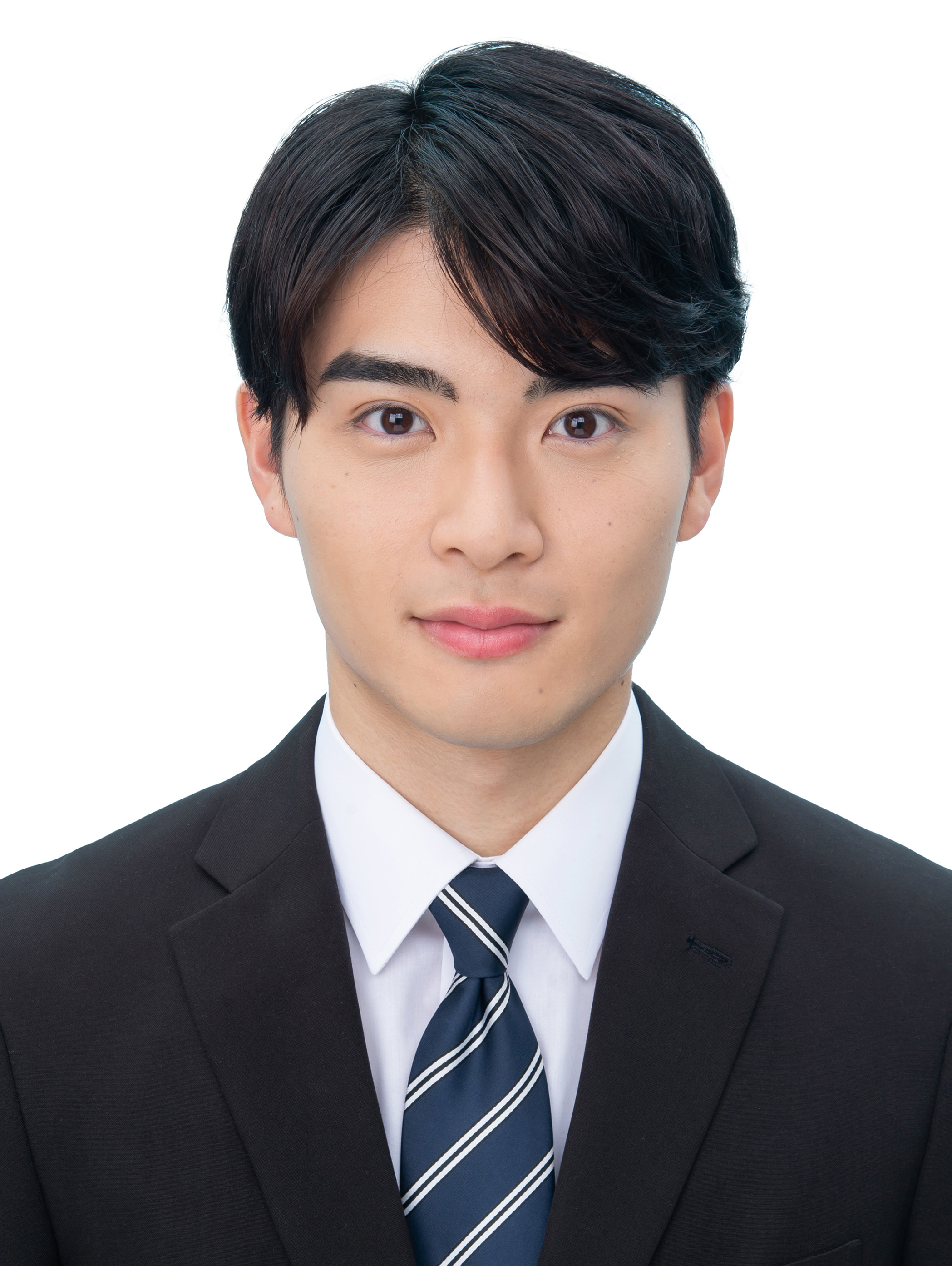 男性が一人で撮影した証明写真
