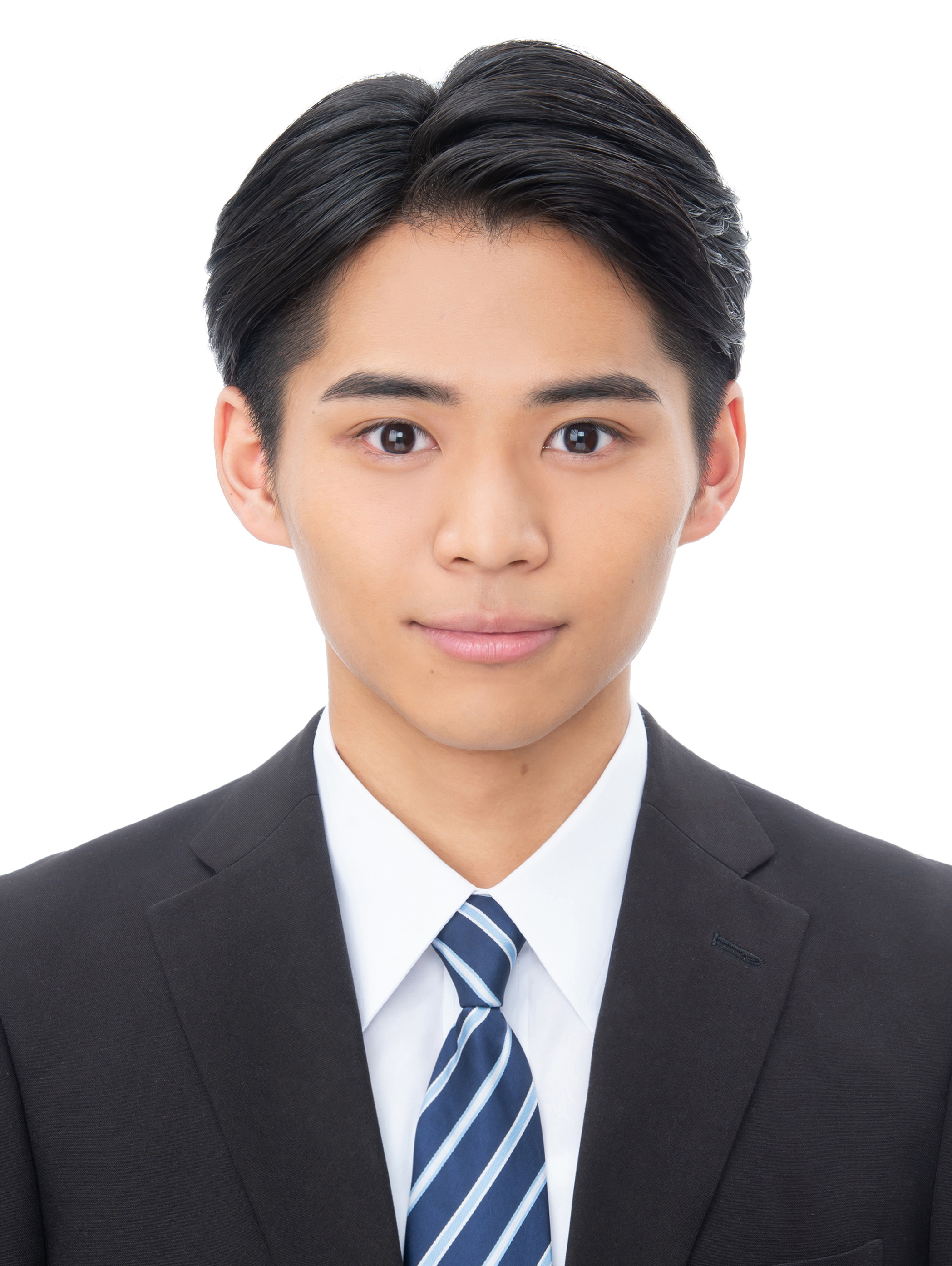 プロのヘアメイクとカメラマンが撮影した男子の就活写真アフター