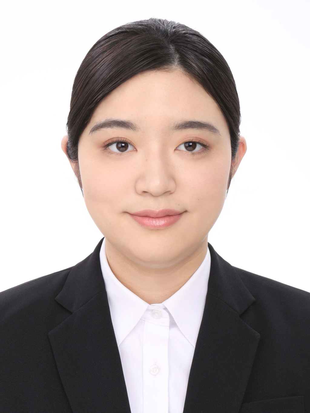 女子就活生のプロがヘアメイクして、撮影指導をした証明写真のアフター