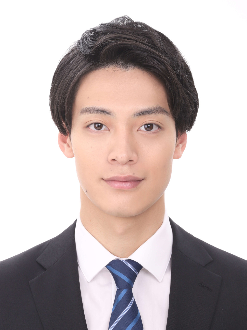 女子就活生のプロがヘアメイクして、撮影指導をした証明写真のアフター