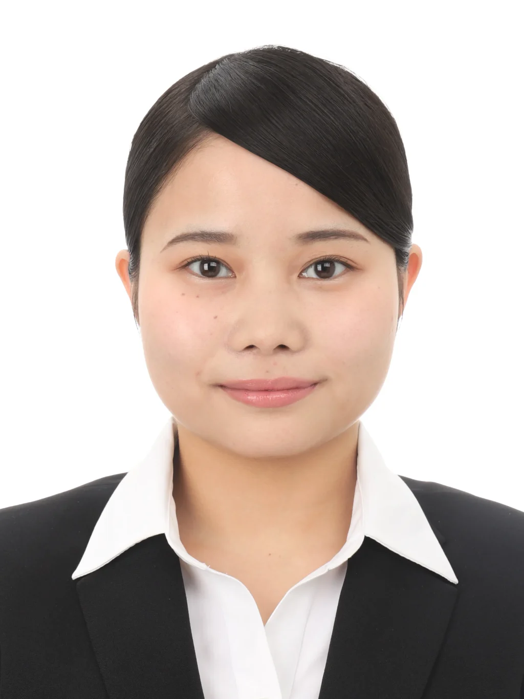 女子就活生の証明写真のビフォー