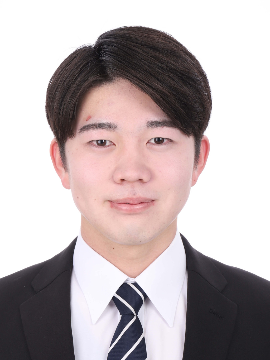 女子就活生の証明写真のビフォー