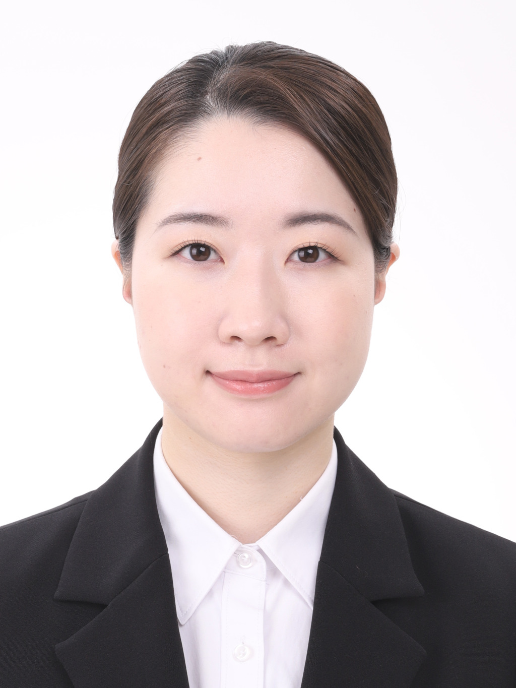 女子就活生の証明写真のビフォー