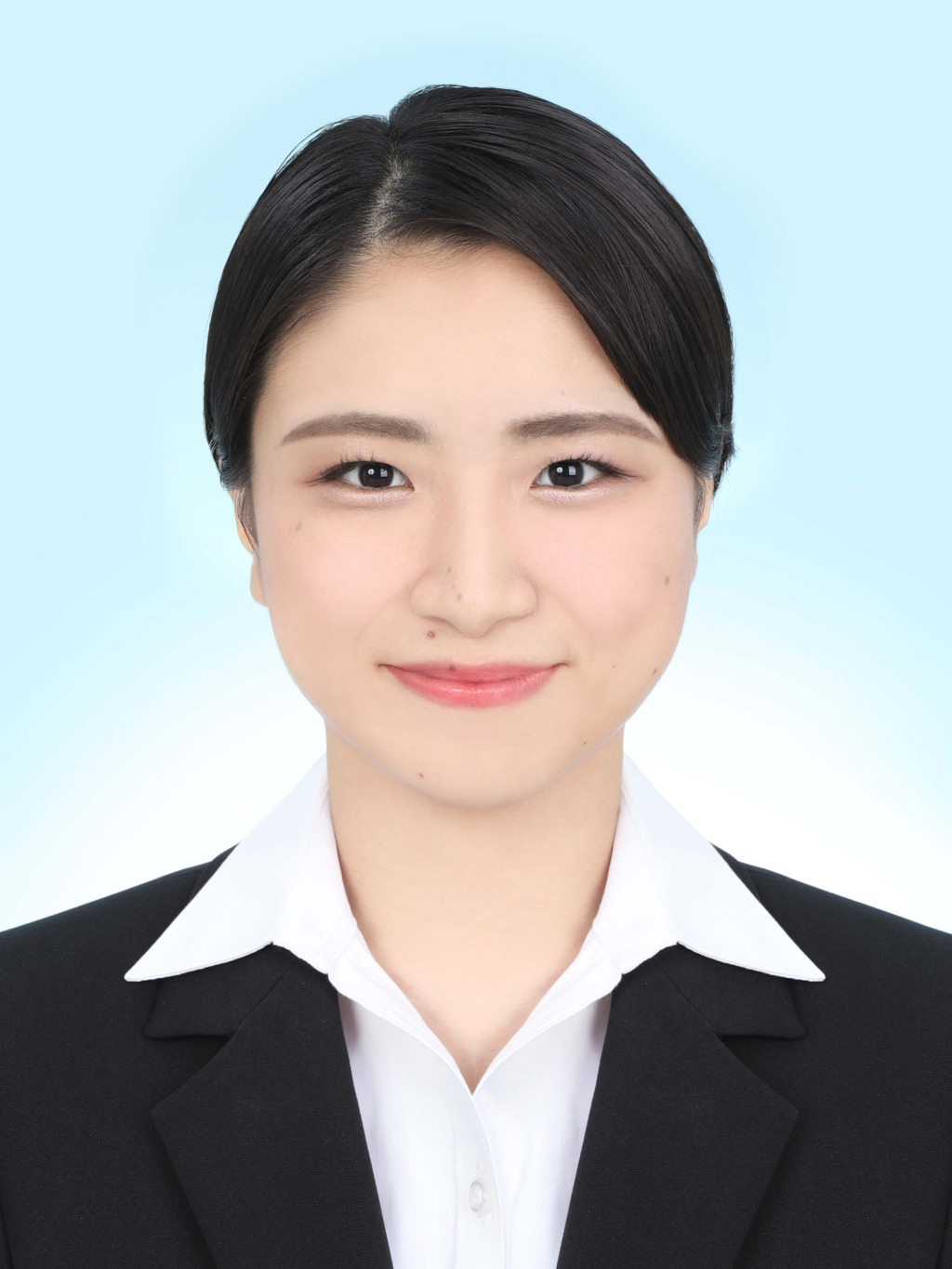 女子就活生のプロがヘアメイクして、撮影指導をした証明写真のアフター