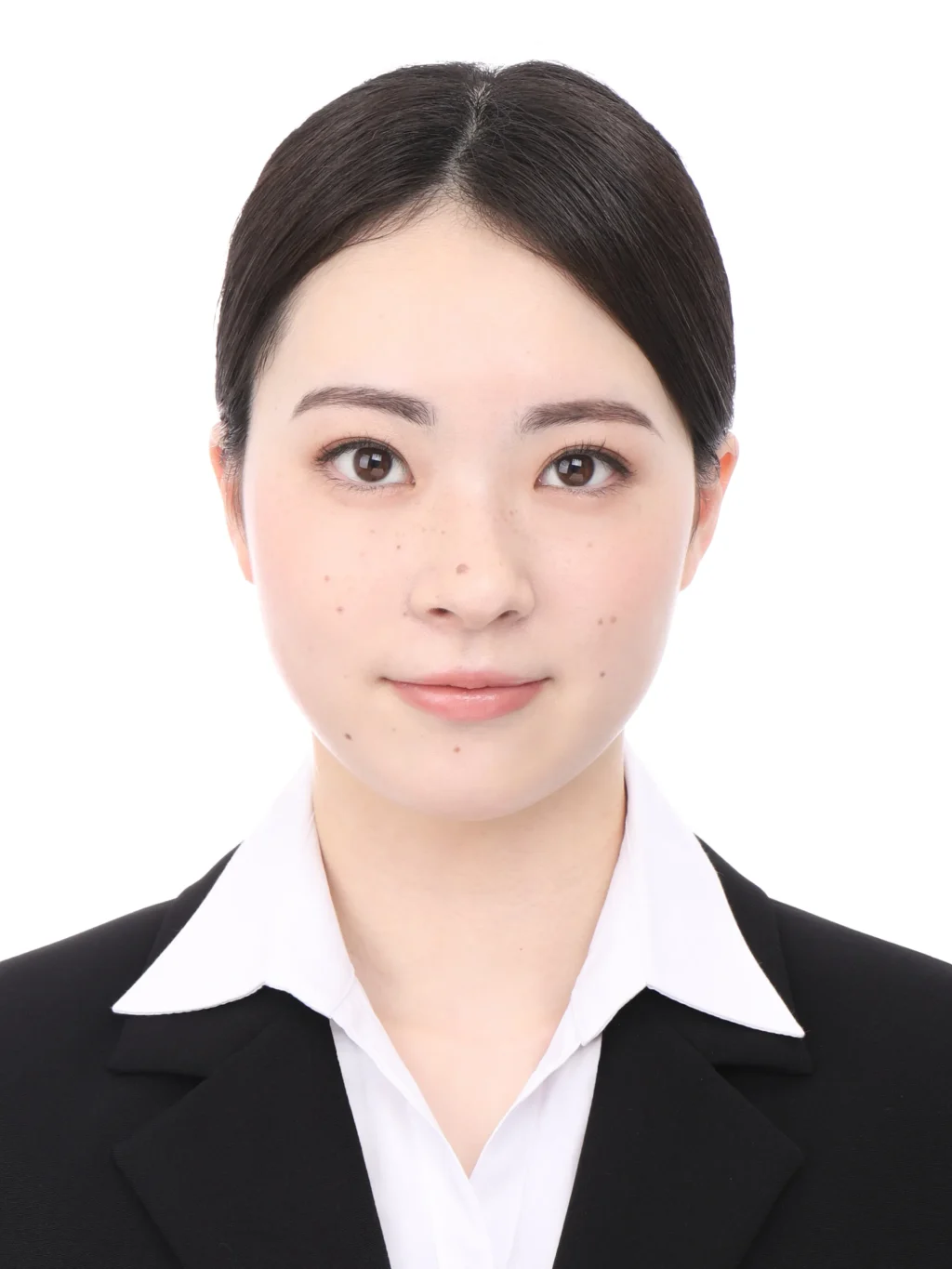 女子就活生のプロがヘアメイクして、撮影指導をした証明写真のアフター