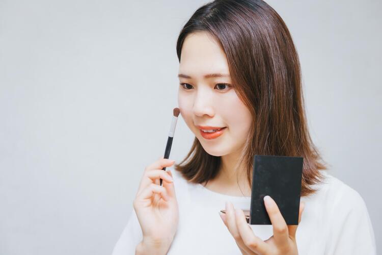 就活の証明写真メイクにぴったりの「アイシャドウ」を厳選|塗り方も紹介2