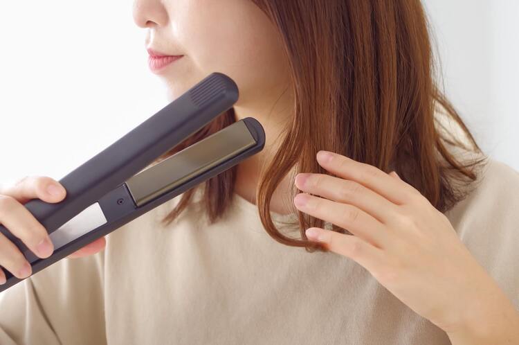 就活の証明写真で「髪を下ろす」のはアリ?セットの注意点をプロが解説2