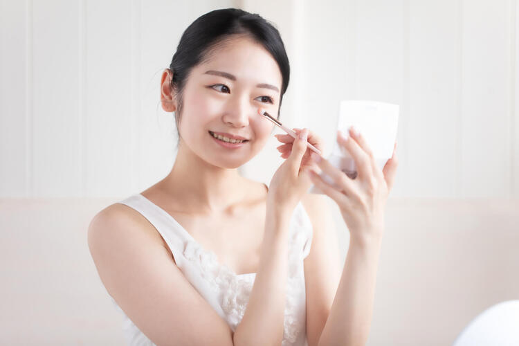 就活の証明写真に適した「涙袋メイク」の方法｜おすすめアイテムも紹介4