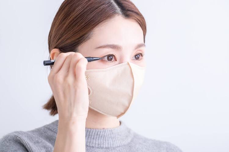 就活写真メイクに適した「アイライン」の引き方は?おすすめ商品も紹介7