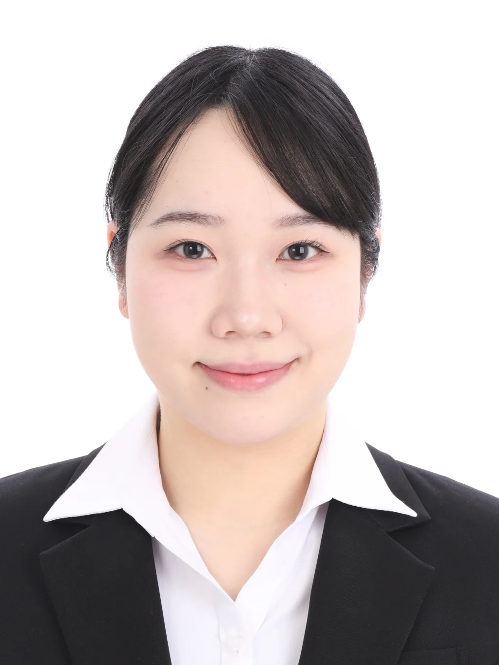女子就活生の証明写真のビフォー