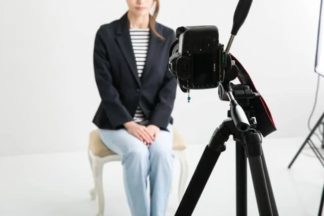 転職の証明写真を「メガネ」をかけて撮る際の3つの注意点|選び方も3