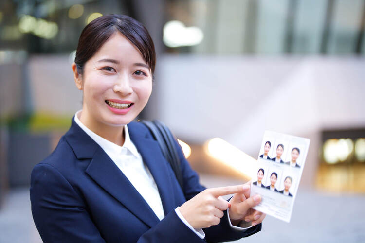 40代必見!転職用の「履歴書写真」に適した身だしなみや撮り方のコツを解説2