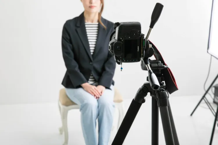 「一般事務」への転職で有利になる証明写真の撮り方|服装や髪型は?3
