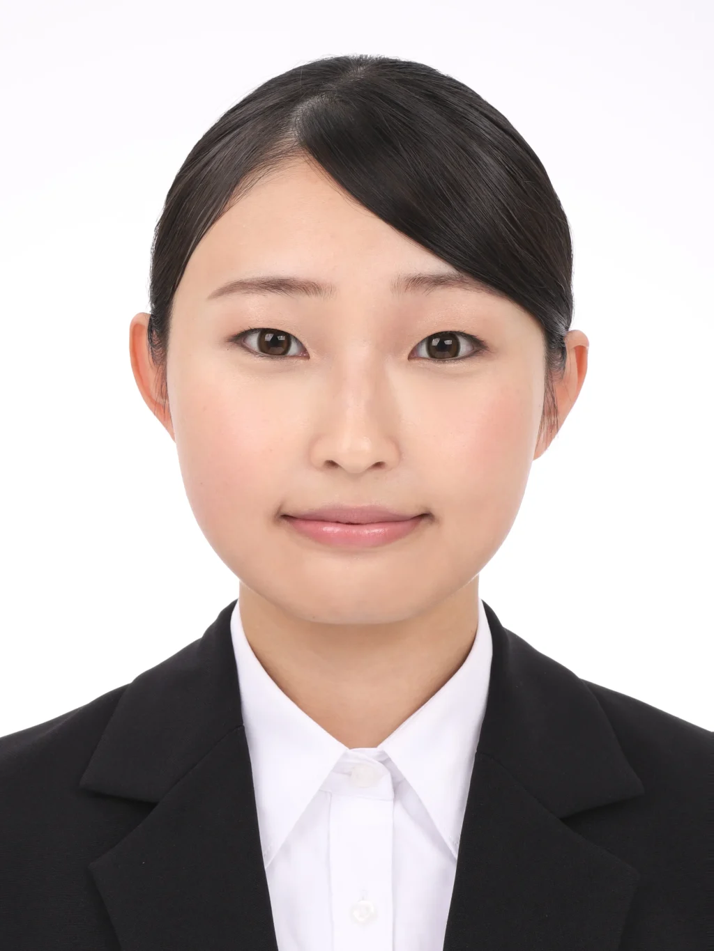 女子就活生のプロがヘアメイクして、撮影指導をした証明写真のアフター
